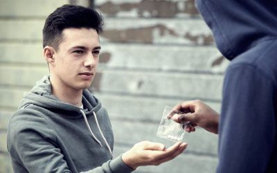 ¿Cómo saber si mi hijo adolescente consume drogas?