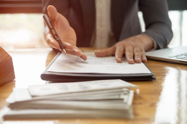 Ayuda legal y certificados para personas adictas.
