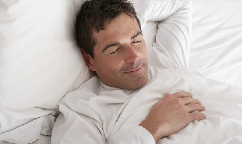 Sueño y descanso al dejar de beber alcohol Dormir mejor como uno de los beneficios de dejar el alcohol
